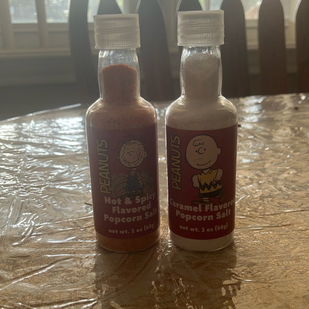 Peanuts Hot & Spicy and Caramel Flavored Popcorn Salt Set